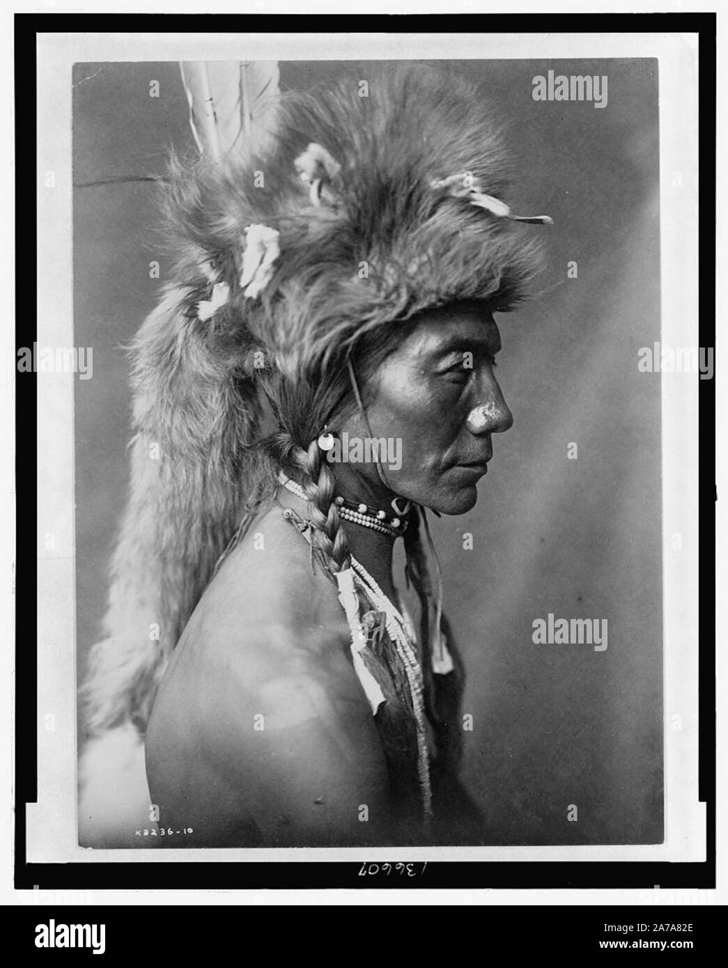 Vintage native american indian portrait photograph Stock Photo - Alamy