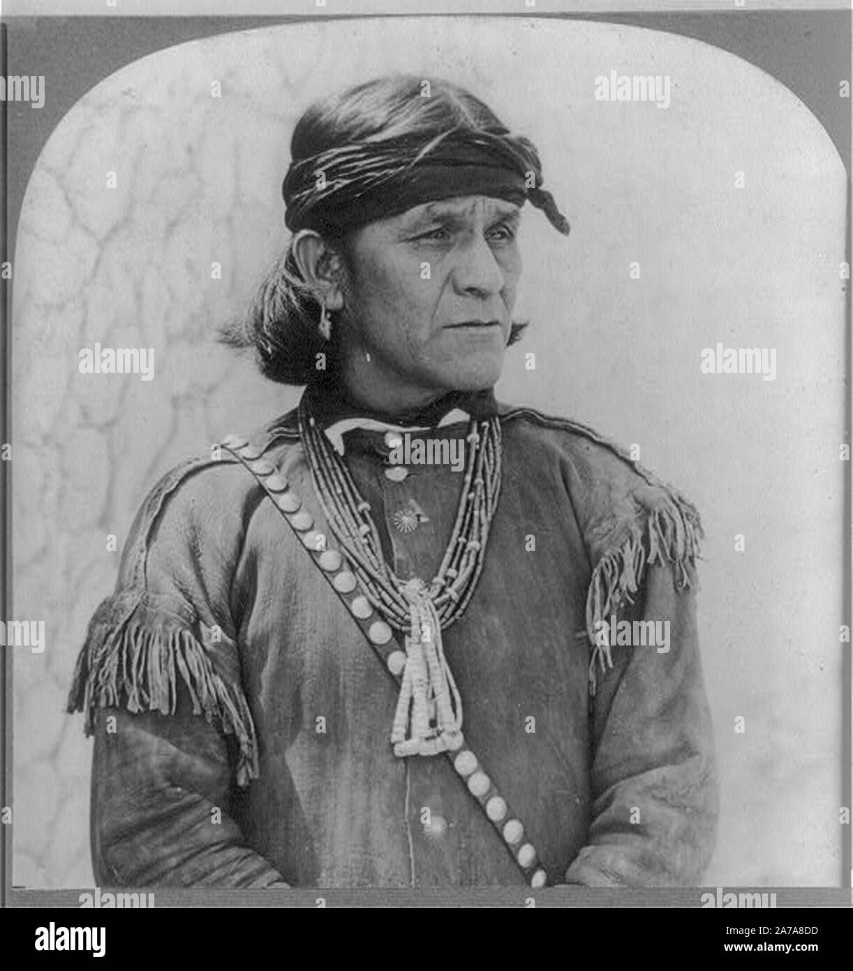 Vintage native american indian portrait photograph Stock Photo - Alamy