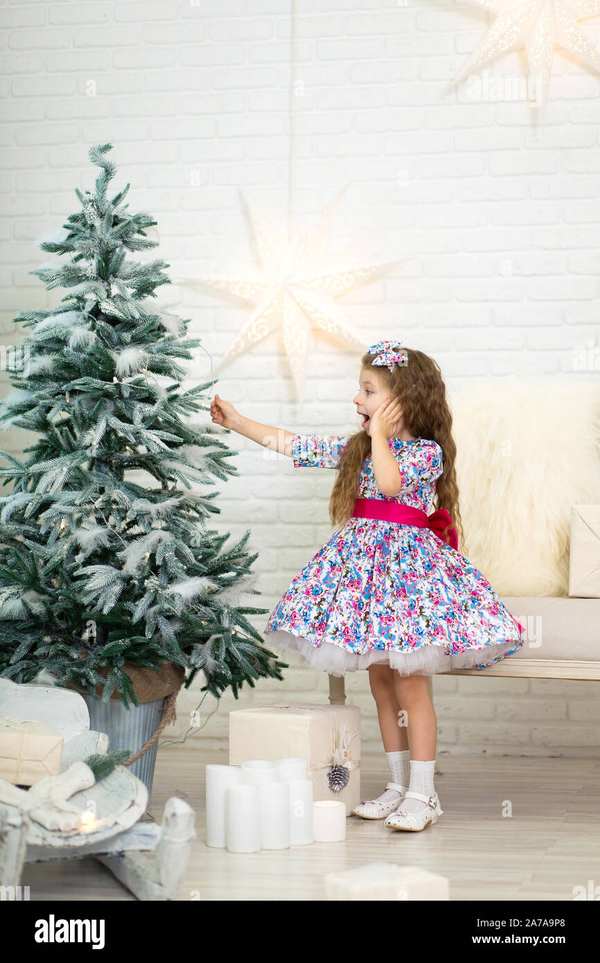 Child posing christmas hi-res stock photography and images - Page