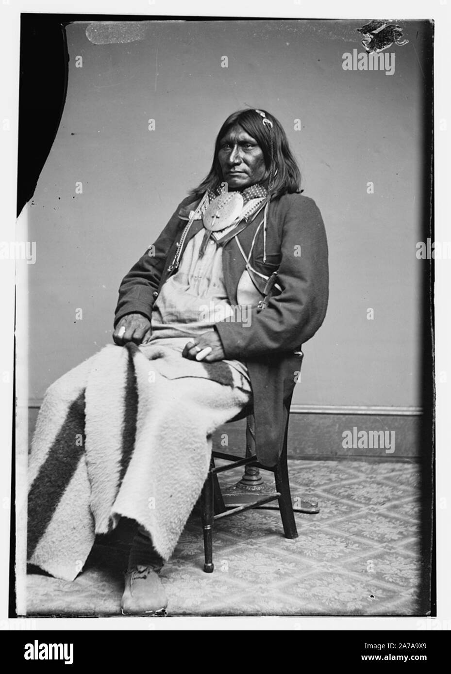 Vintage native american indian portrait photograph Stock Photo - Alamy