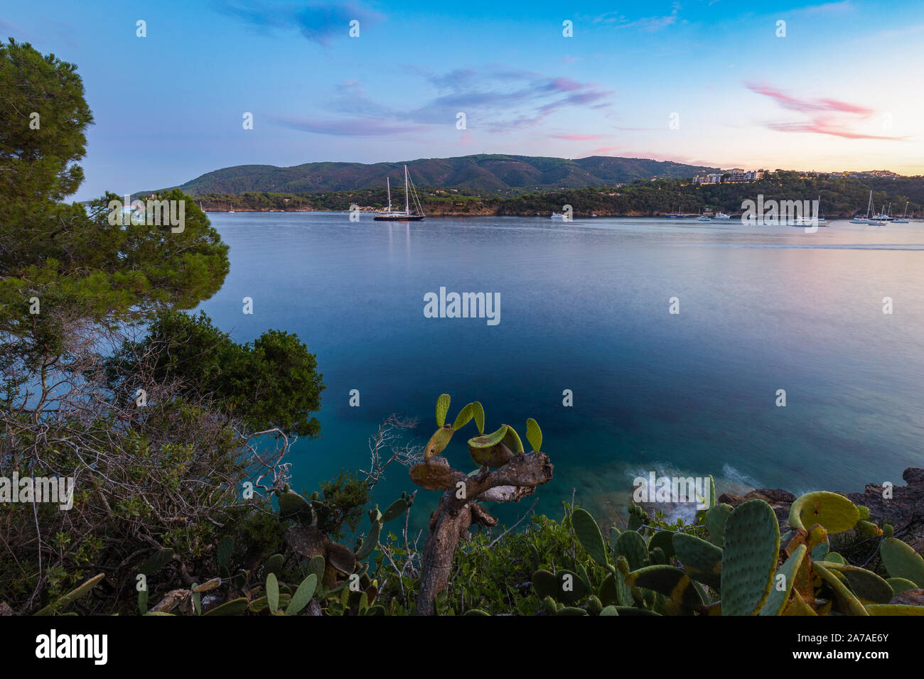 Cielo azzurro hi-res stock photography and images - Alamy
