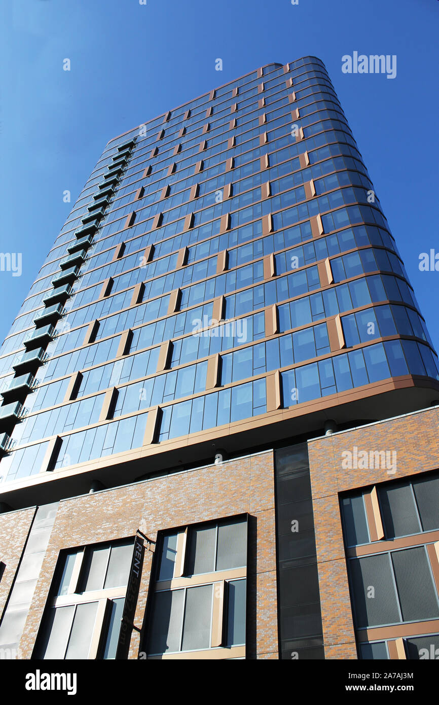 1600 E 53rd St apartment building in downtown Hyde Park Chicago