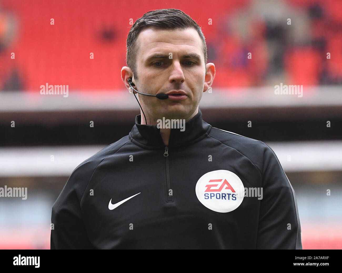 Michael oliver referee hi-res stock photography and images - Alamy
