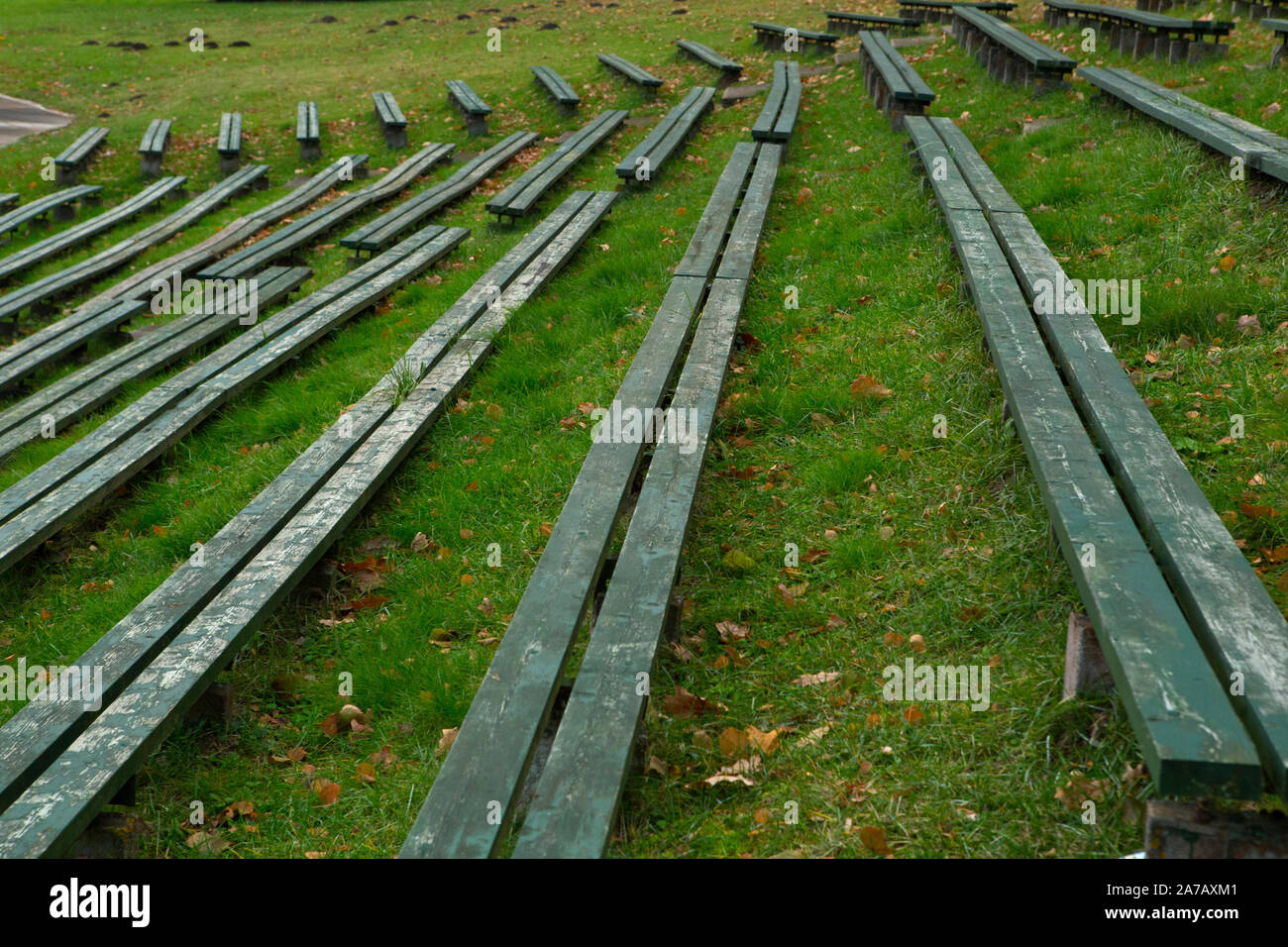 Green benches on grass hi-res stock photography and images - Alamy