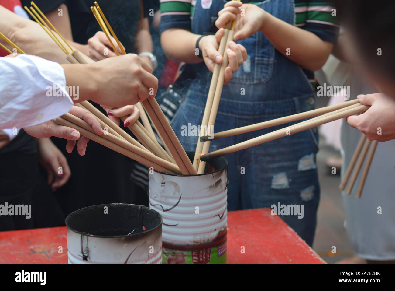 Burning of joss sticks. Asian Chinese custom Stock Photo Alamy