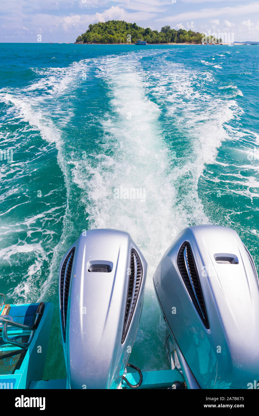 Speed boat engine View from the back of the speedboat. See white waves  ,beautiful view from samet island Thailand Stock Photo - Alamy