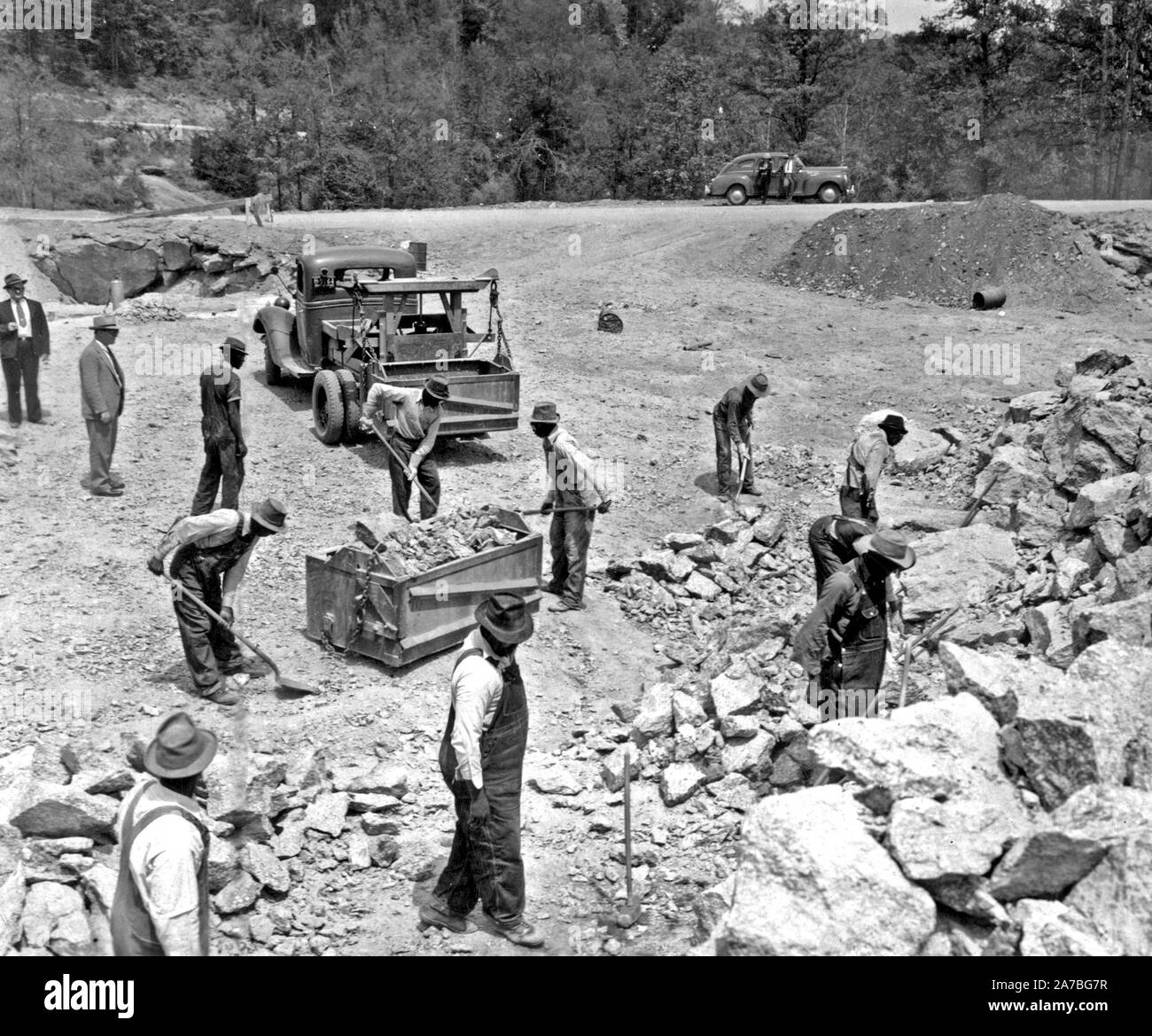 Prisoners breaking rocks hi-res stock photography and images - Alamy 