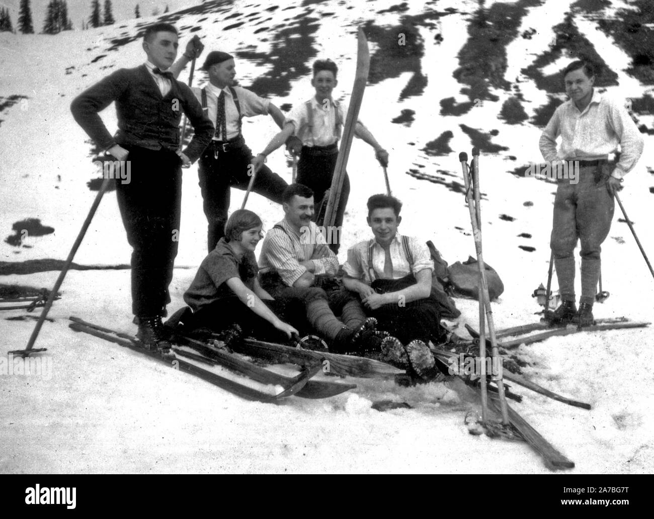 Eva Braun Photos (album 31) - Bein Skiefahrem and der Badenselmeid - ski  party Stock Photo - Alamy