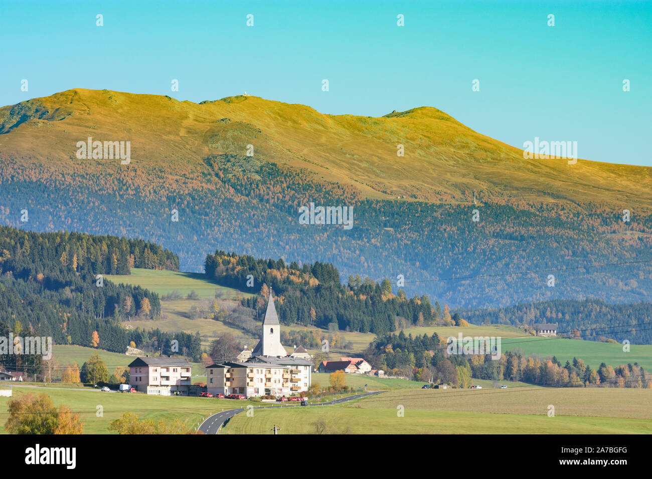 Neumarkt in der Steiermark: church in Mariahof, mountain and radom Zirbitzkogel in Austria, Steiermark, Styria, Murau-Murtal Stock Photo