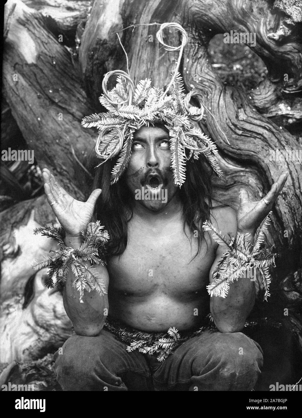 Edward S. Curits Native American Indians - Hamatsa shaman possessed by supernatural power after having spent several days in the woods as part of an initiation ritual ca. 1914 Stock Photo