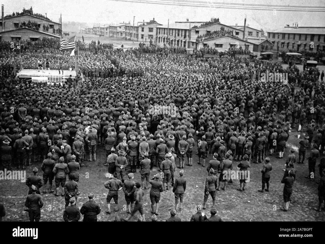 STAGING OUTDOOR BOXING CONTESTS AT A CANTONMENT. 1918 Stock Photo