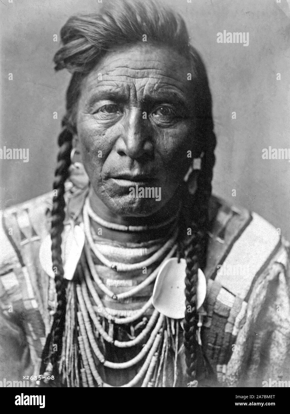 Native american indian indigenous peoples Black and White Stock Photos ...