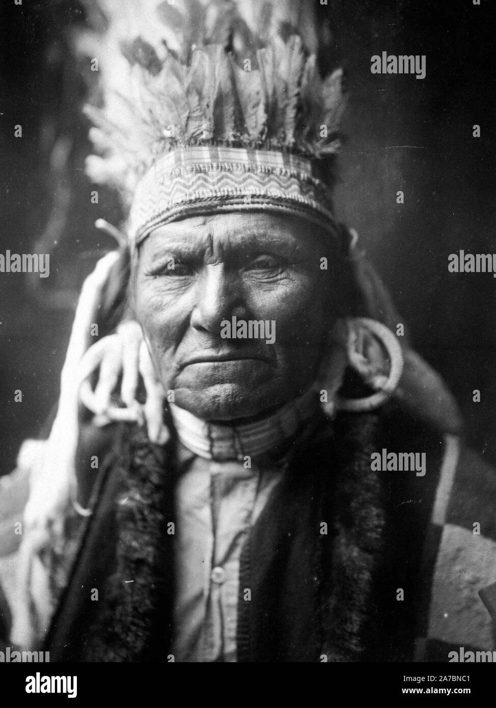 Edward S. Curtis Native American Indians - Yellow Bull--Nez Percé Indian portrait ca. 1905 Stock Photo