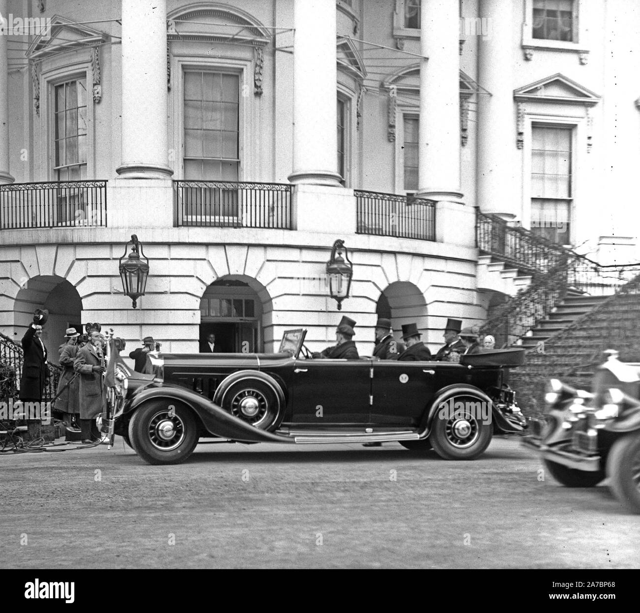 Franklin D. Roosevelt - Franklin D. Roosevelt inauguration. Automobile with Roosevelts at White House, Washington, D.C. March 4, 1933 Stock Photo