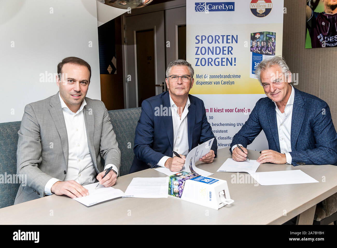 Tilburg - CareLyn 31-10-2019. Koning Willem II stadion. Buitensport, Voetbal. Willem II is the first BVO that concerns about skin cancer and signs a contract with CareLyn. Joris Mathijsen, Martin van Geel, Rene van der Kolk. Credit: Pro Shots/Alamy Live News Stock Photo