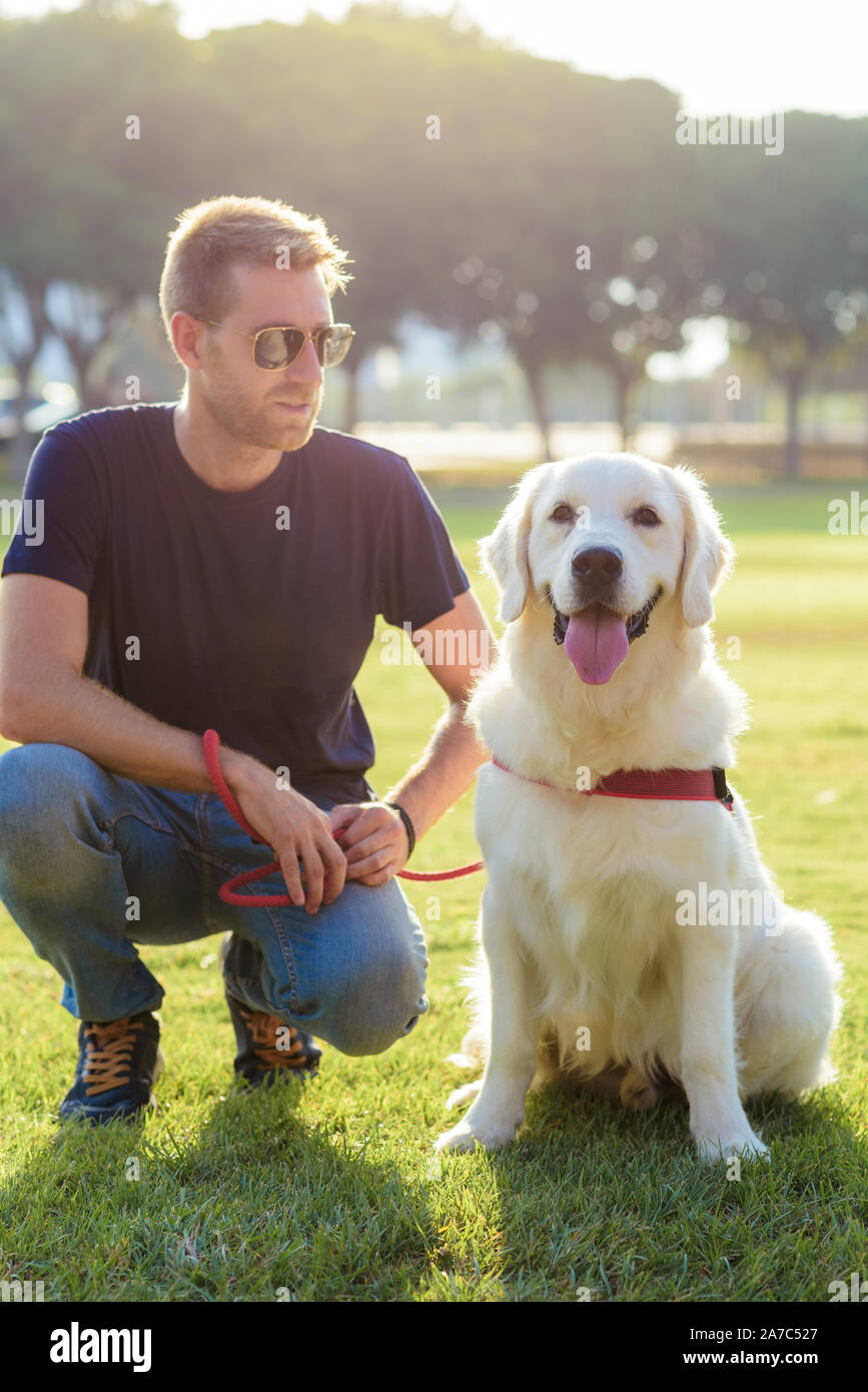 Golden retriever in the park hi-res stock photography and images - Alamy