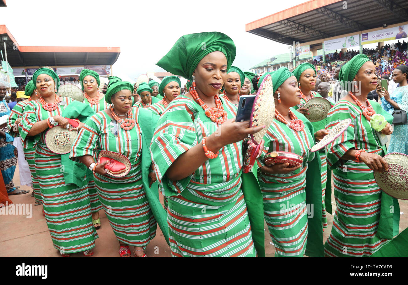 Nigerian traditional attire for ladies hot sale