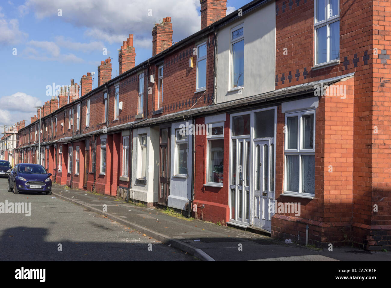 A street of typical northern terraced houses Stock Photo Alamy