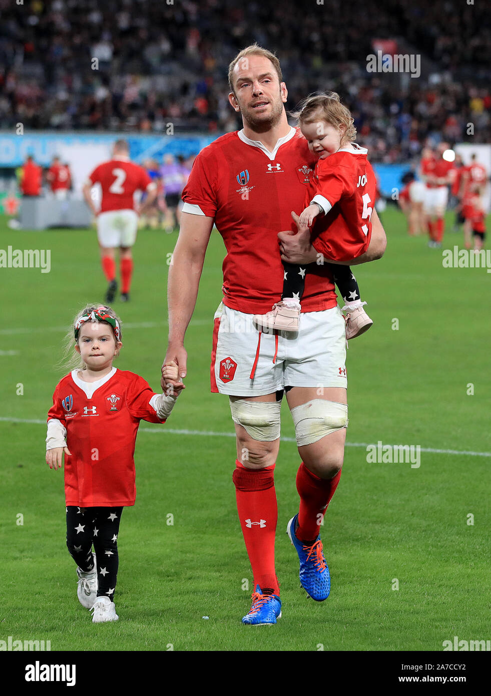 Wales Alun Wyn Jones With Children After The 2019 Rugby World Cup Bronze Final Match At Tokyo Stadium Stock Photo Alamy