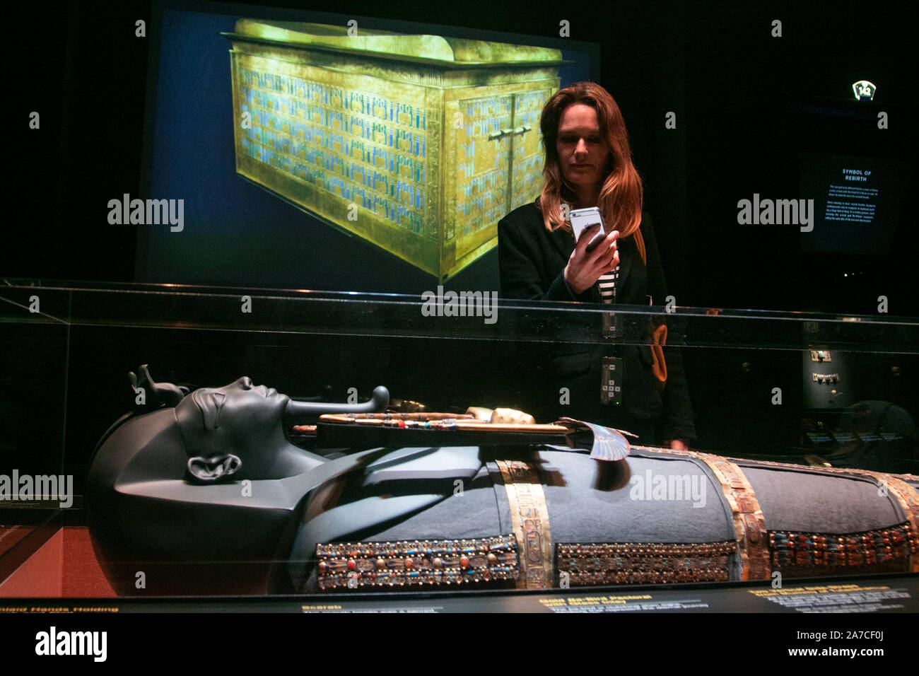 Saatchi Gallery London, UK. 1 November 2019. A preview  featuring the largest collection of 60 of   treasures  and original artifacts from Tutankhamun's tomb ever to leave Egypt. The exhibition at the Saatchi Gallery will run from 2 November until 3 May 2020. amer ghazzal /Alamy live News Stock Photo