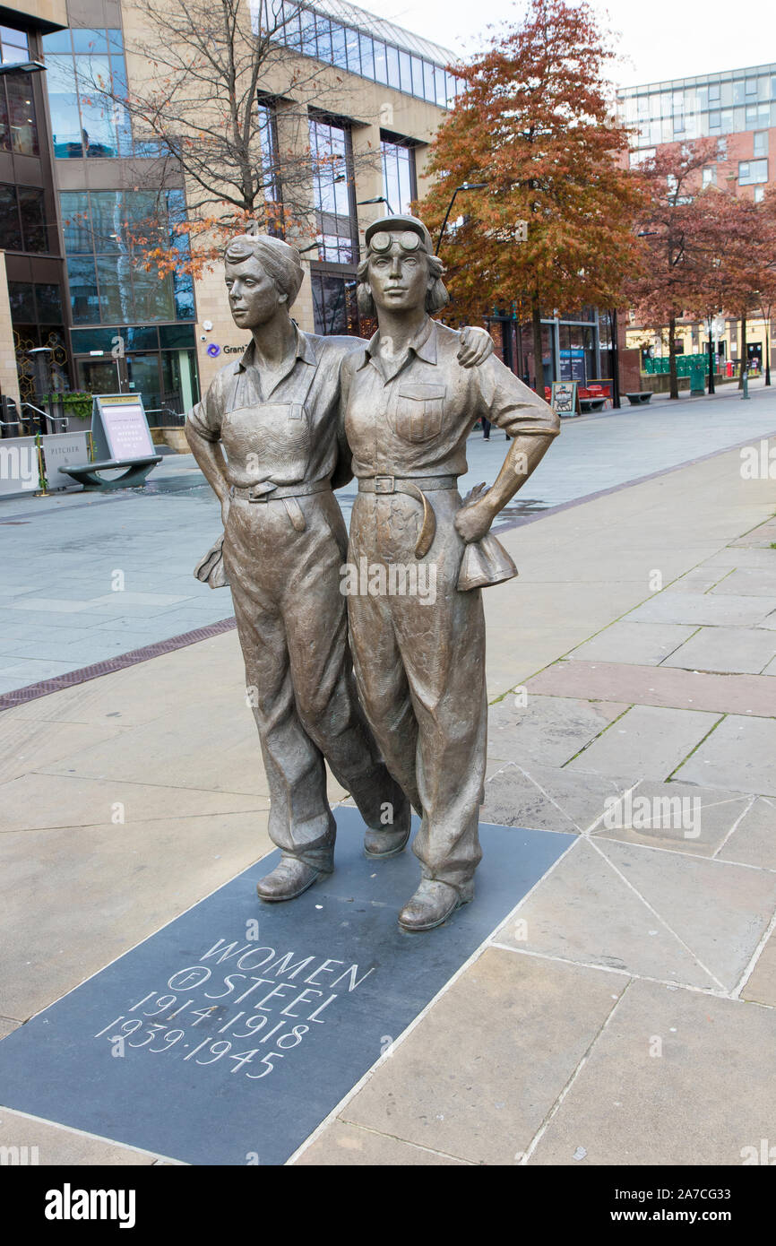 Statues In Sheffield Sheffield women of steel hi-res stock photography and images - Alamy