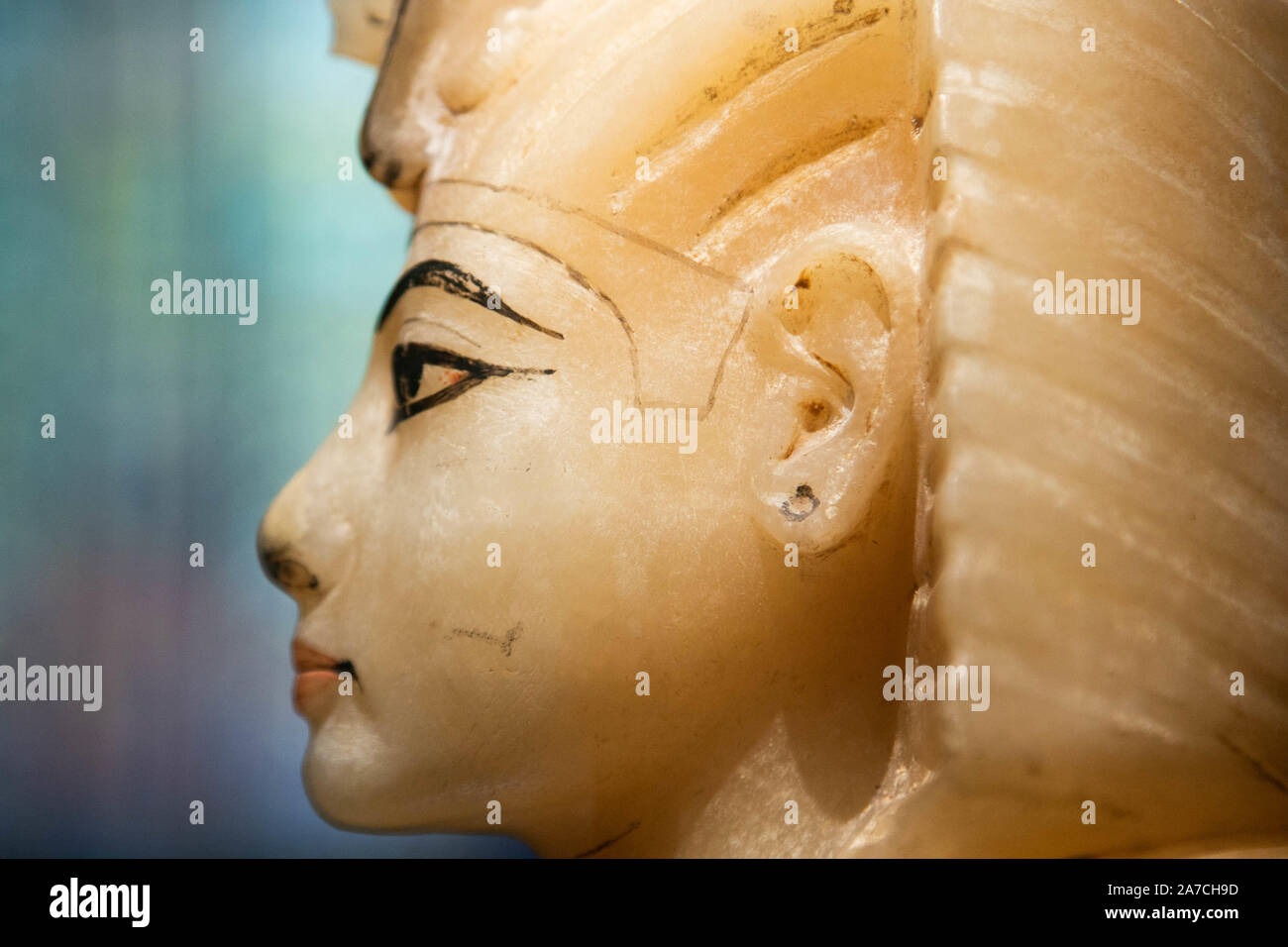 Saatchi Gallery London, UK. 1 November 2019. A preview  featuring the largest collection of 60 of   treasures  and original artifacts from Tutankhamun's tomb ever to leave Egypt. The exhibition at the Saatchi Gallery will run from 2 November until 3 May 2020. amer ghazzal /Alamy live News Stock Photo