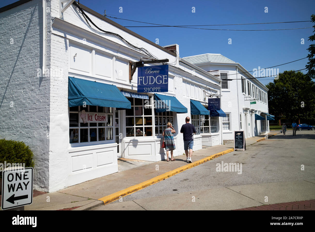 Short street hi-res stock photography and images - Alamy