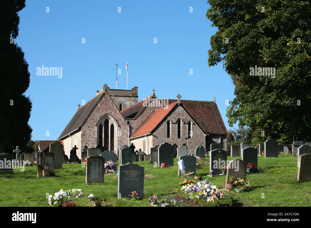 St. Mary's Church, Selborne, Hampshire: across the churchyard Stock Photo