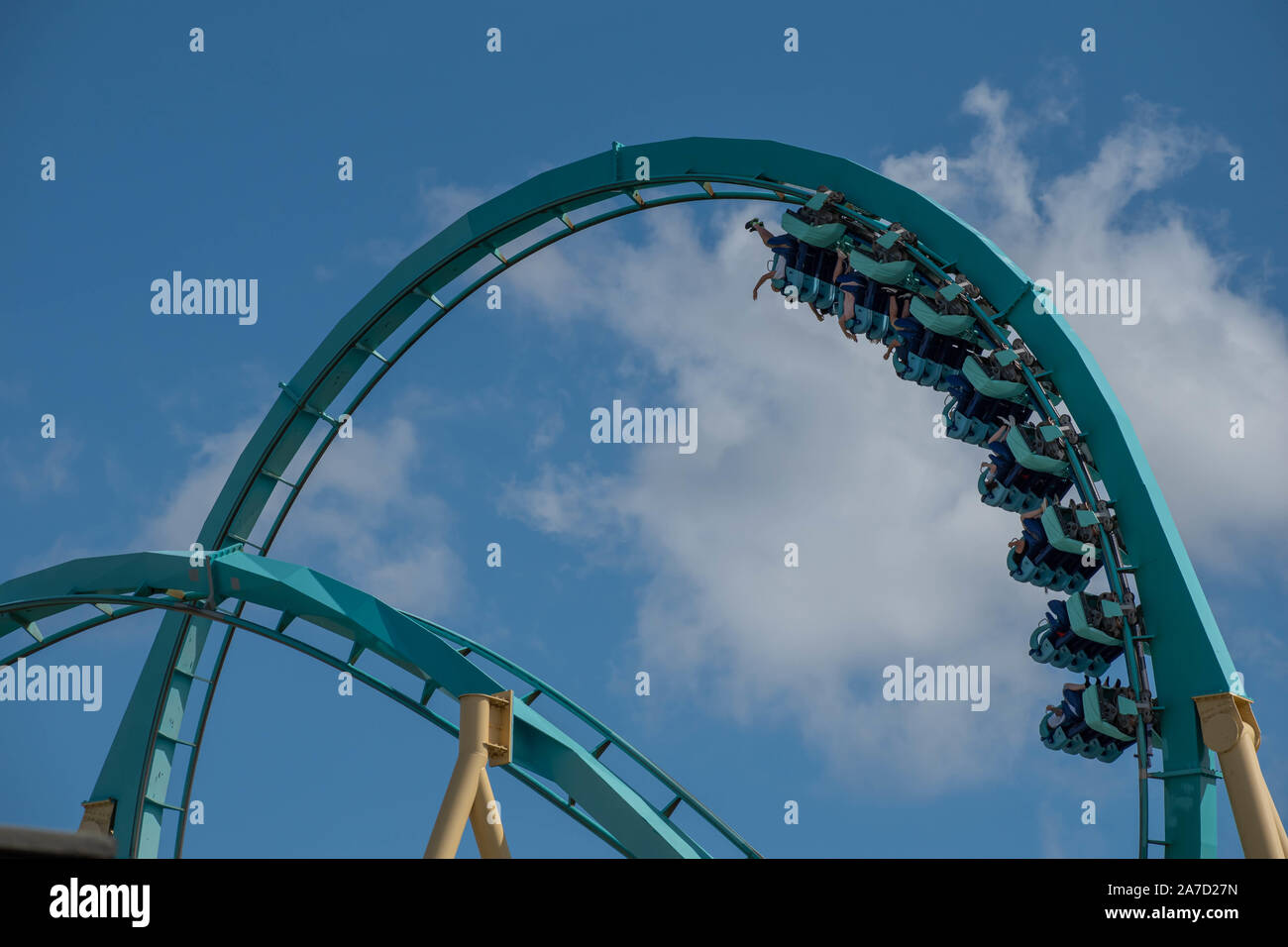 Roller coaster seaworld hi-res stock photography and images - Alamy