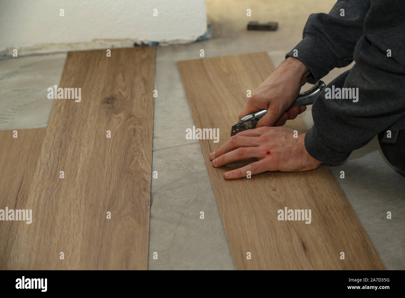 Installing Laminate Flooring Worker Cut Part Of The Board With An Electric Jigsaw Stock Photo Alamy