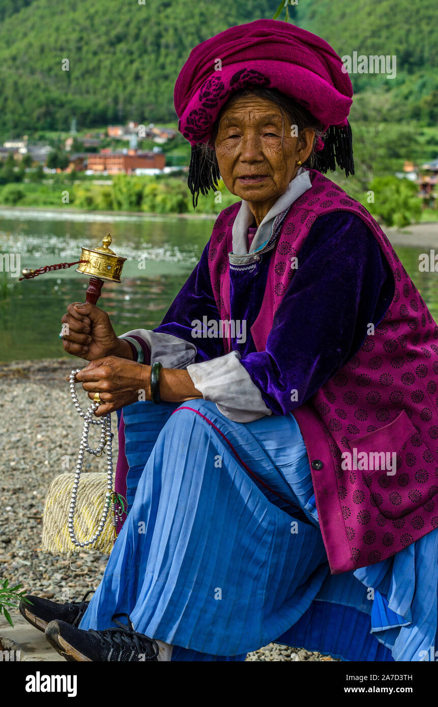Mosuo women hi-res stock photography and images - Alamy