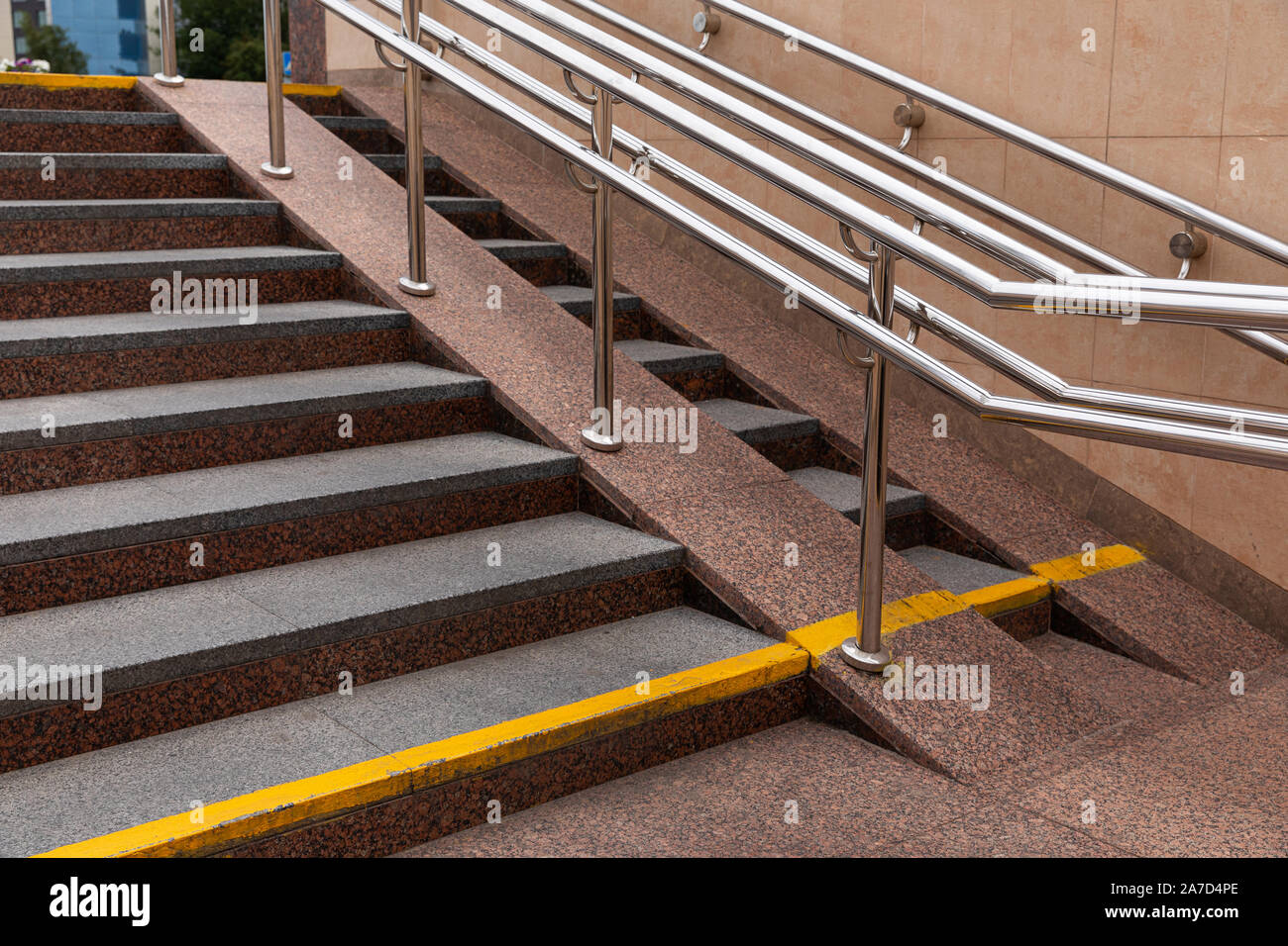 Wheelchair Ramp Sign High Resolution Stock Photography and Images Alamy