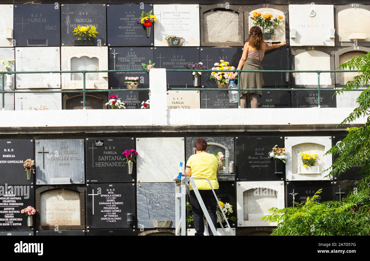 Día de todos los santos 2019 hi-res stock photography and images - Alamy