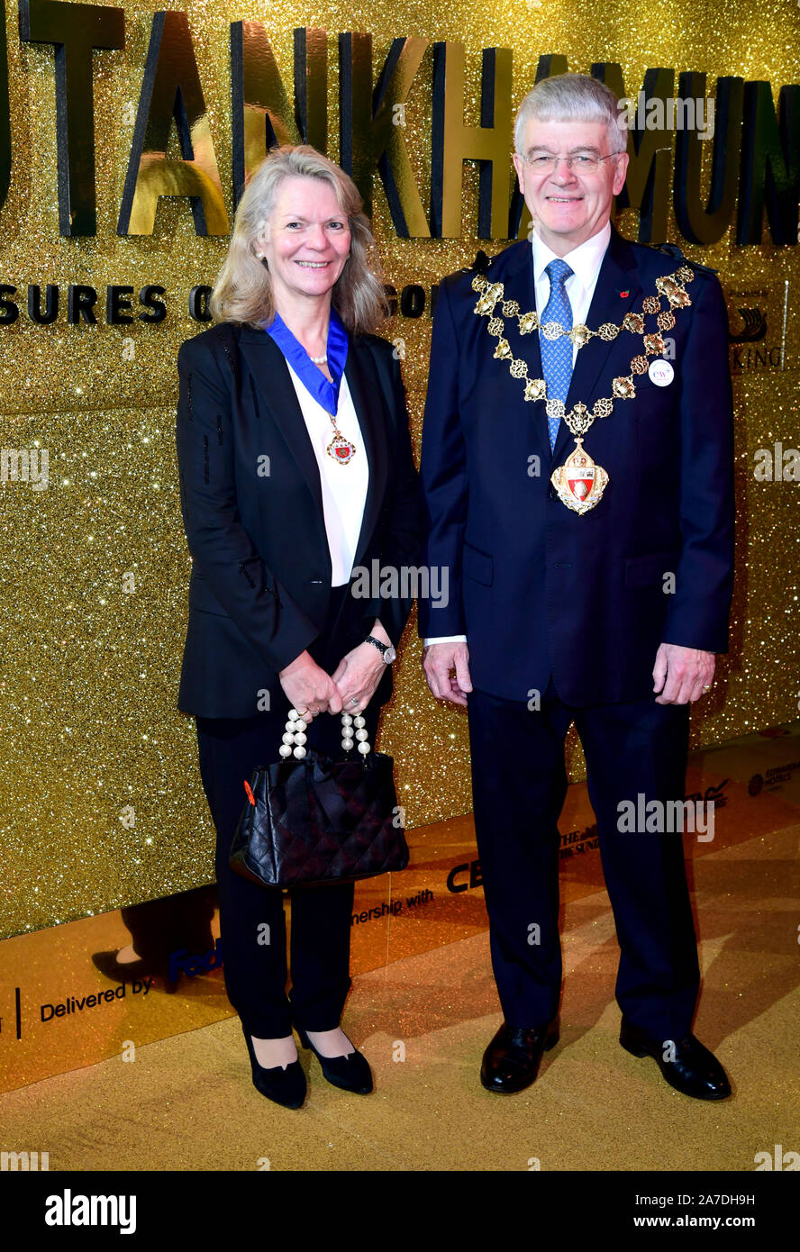 The Mayor of Kensington and Chelsea Will Pascall (right) and Sarah Addenbrooke during the Tutankhamun Treasures Of The Golden Pharaoh Opening Gala at the Saatchi Gallery, London. Stock Photo