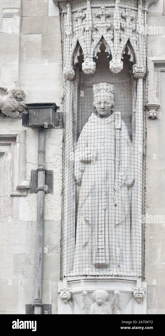 On an outside wall, a statue of  King Henry VI, benefactor in the 1430s of All Souls college, university of Oxford, England. Stock Photo