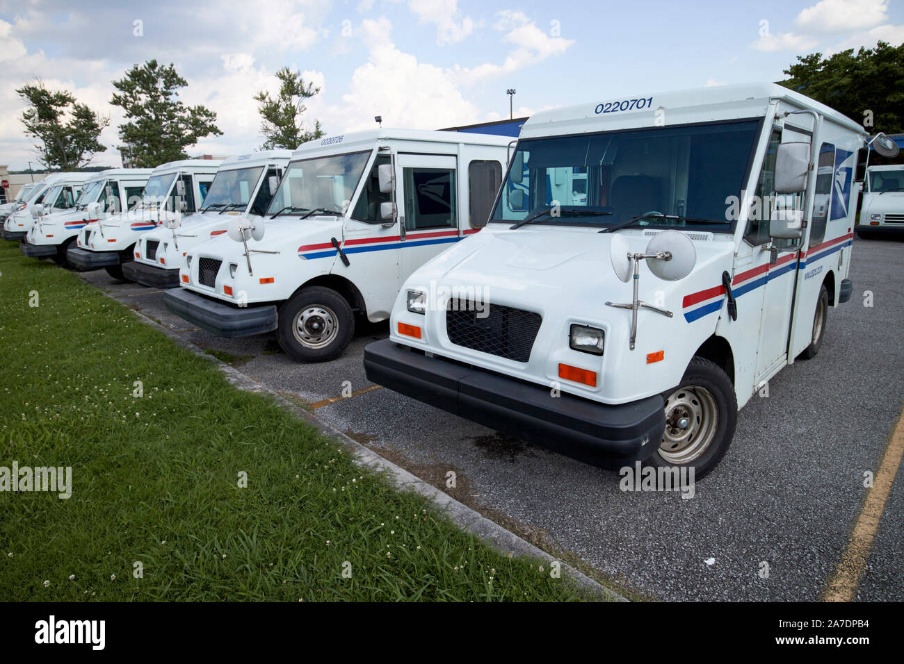 row of grumman llv united states postal service usps delivery light trucks oak ridge tennessee