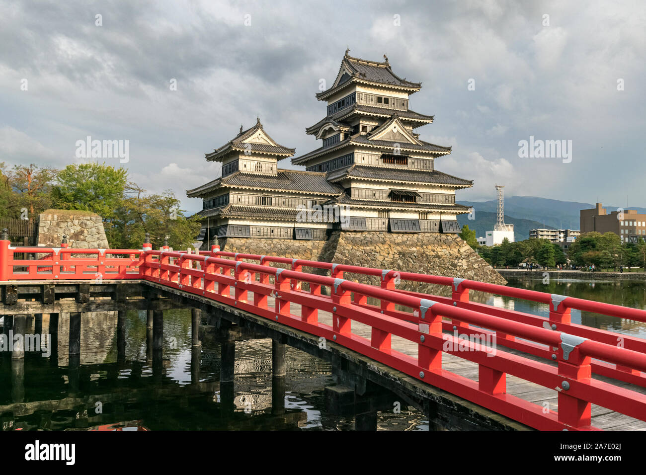 Matsumoto Castle (Crow Castle) with red bridge over the moat. Matsumoto Castle is one of Japan's most important historic castles. Stock Photo