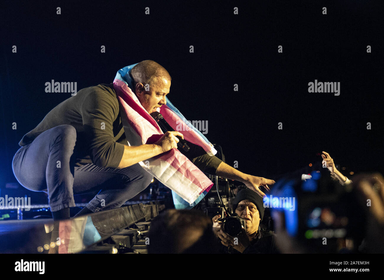 November 1, 2019, Austin, Texas, U.S: IMAGINE DRAGONS Outdoor Concert at the Germania Insurance Super Stage at the Circuit of the Americas Lead Singer DAN REYNOLDS interacting with the crowd. (Credit Image: © Hoss McBain/ZUMA Wire) Stock Photo