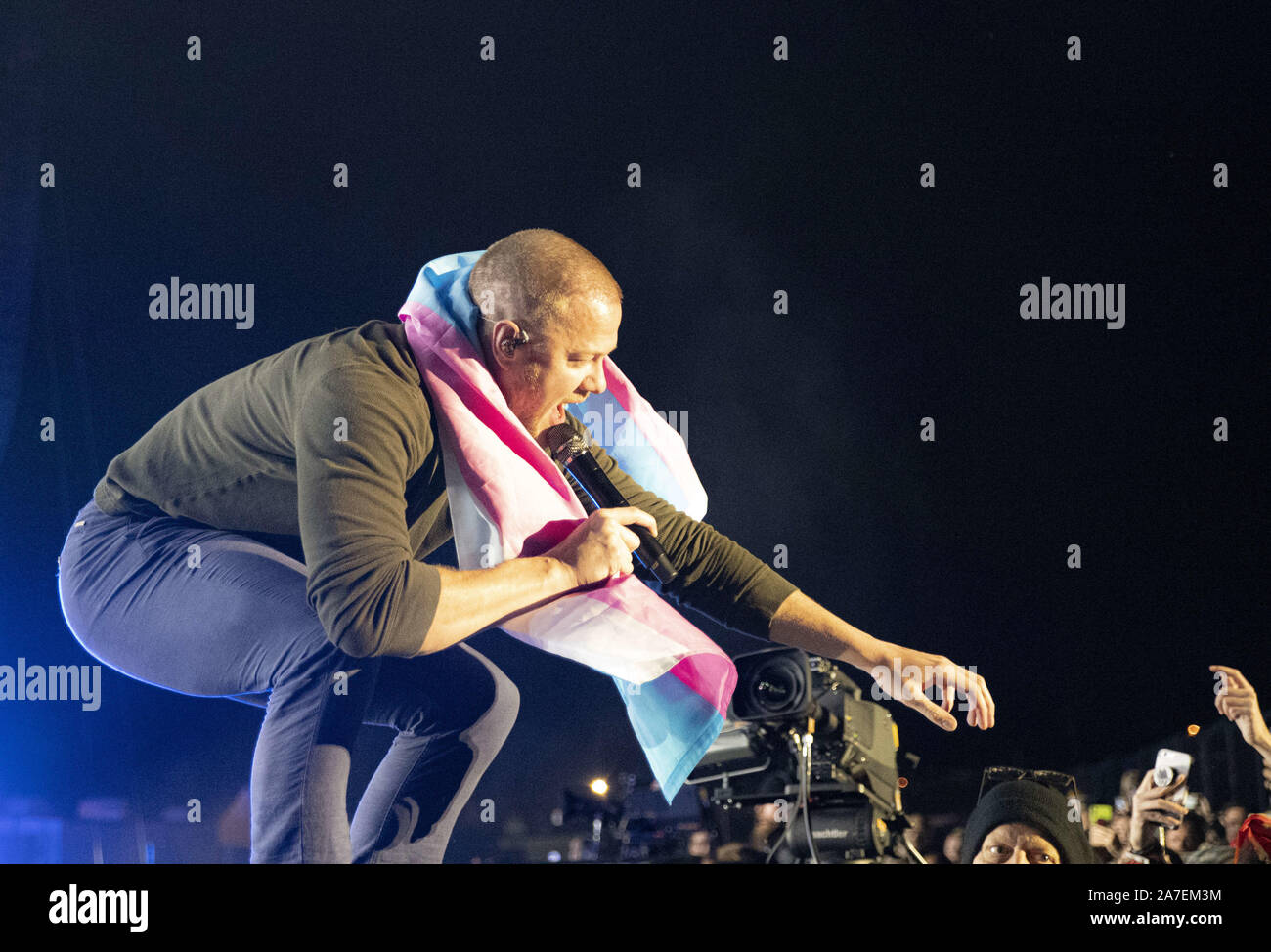 November 1, 2019, Austin, Texas, U.S: IMAGINE DRAGONS Outdoor Concert at the Germania Insurance Super Stage at the Circuit of the Americas Lead Singer DAN REYNOLDS interacting with the crowd. (Credit Image: © Hoss McBain/ZUMA Wire) Stock Photo