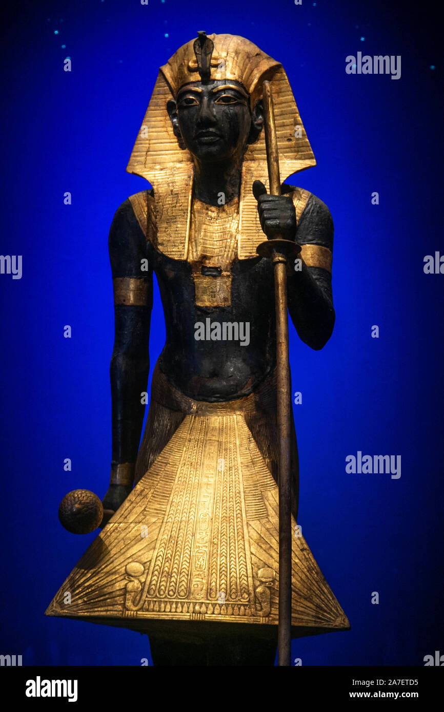 Saatchi Gallery London, UK. 1st Nov, 2019. Wooden Guardian Statue of the Ka of the King wearing the Nemes Headcloth. A preview featuring the largest collection of 60 of treasures and original artifacts from Tutankhamun's tomb ever to leave Egypt. The exhibition at the Saatchi Gallery will run from 2 November until 3 May 2020. Credit: amer ghazzal/Alamy Live News Stock Photo