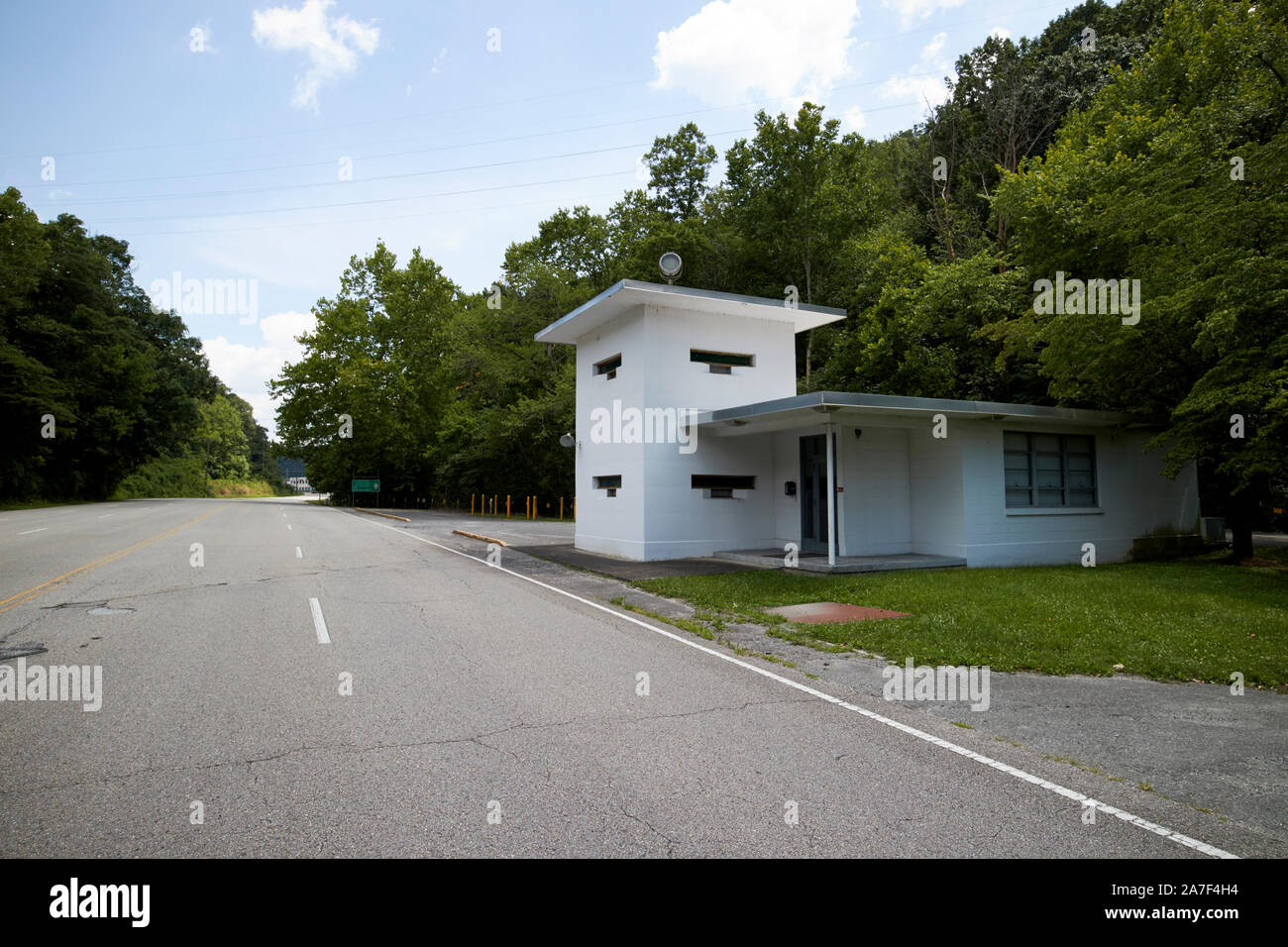 Checkpoint guard hires stock photography and images Alamy