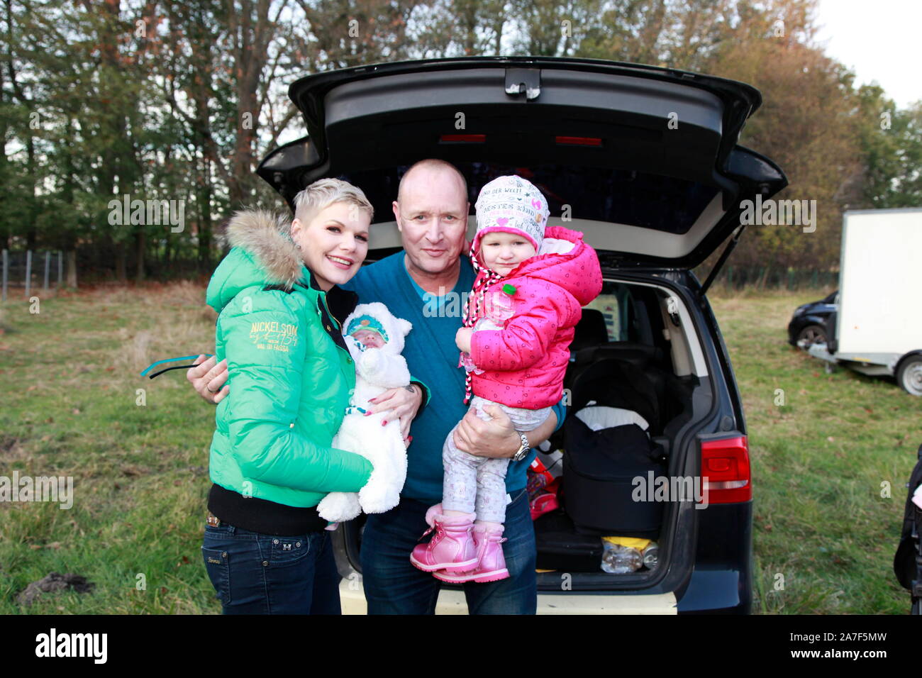 Schlagersängerin Melanie Müller (31) mit Ehemann Mike , Baby Matty und Mia Rose in Petershain beim Stock Photo