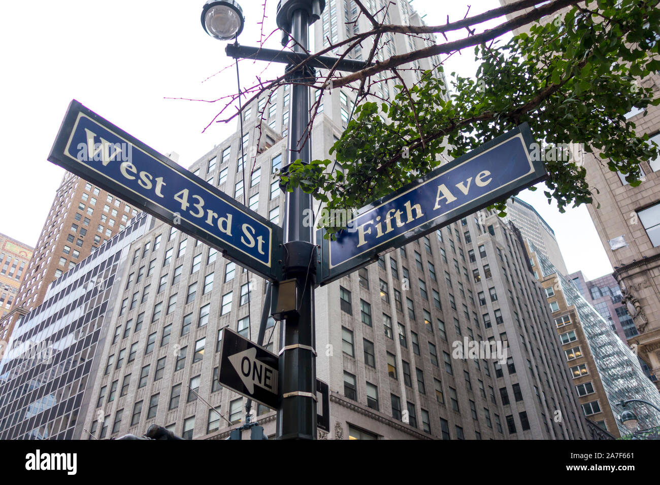 5th avenue new york hi-res stock photography and images - Alamy