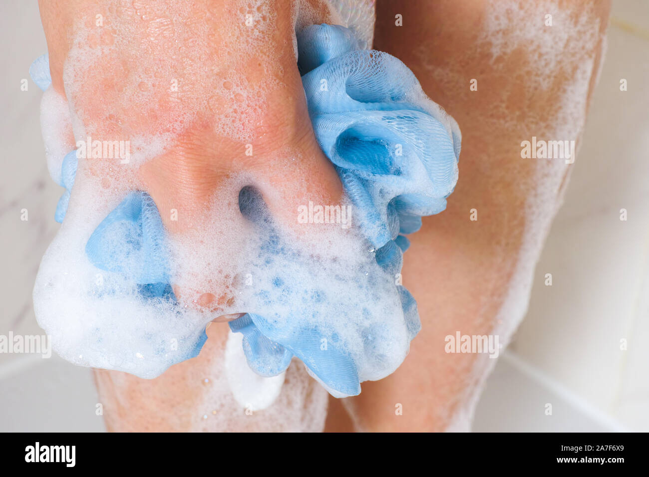 Washing leg hires stock photography and images Alamy