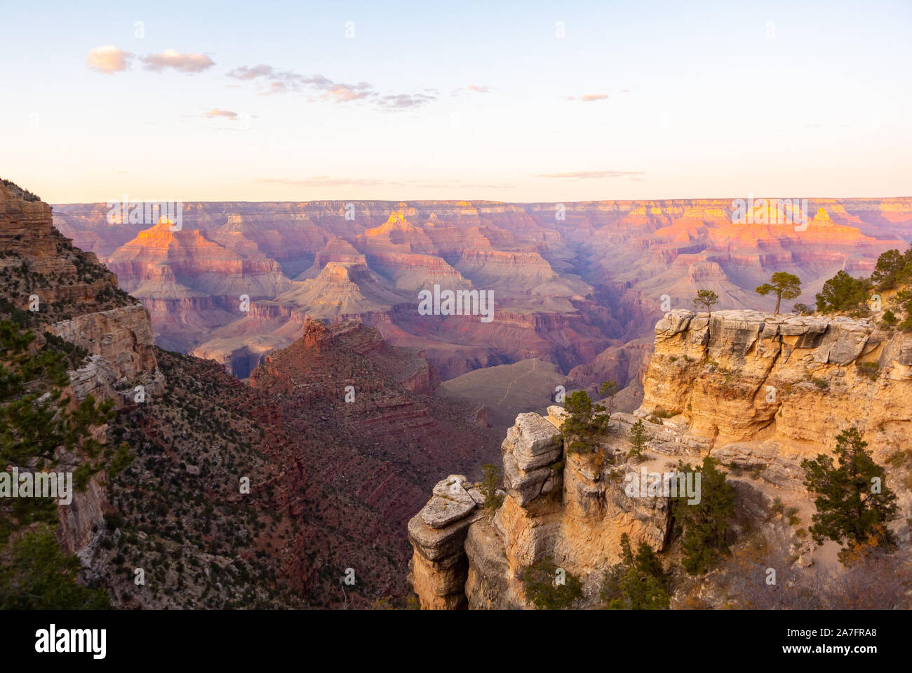 panoramic view seen from bright angel trailhead in south rim during