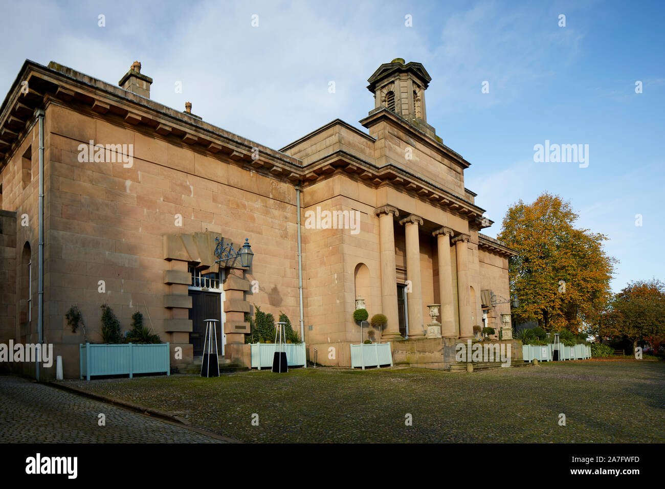 Knutsford town, Cheshire. The landmark Courthouse building on Toft Road, a former court building, Sessions House Designed by George MoneypennyII* in a Stock Photo