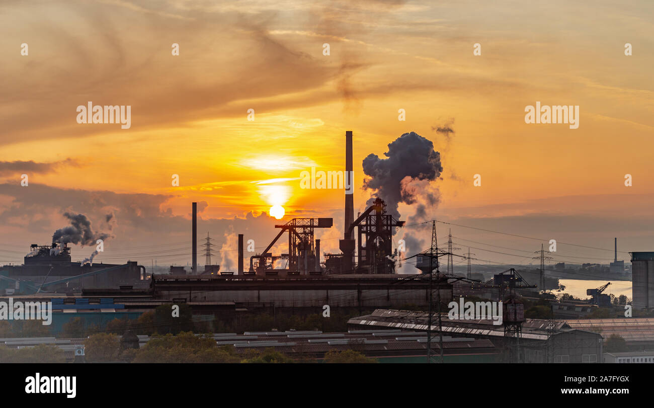 Sunset over heavy Industry in the Ruhrgebiet near Duisburg Stock Photo