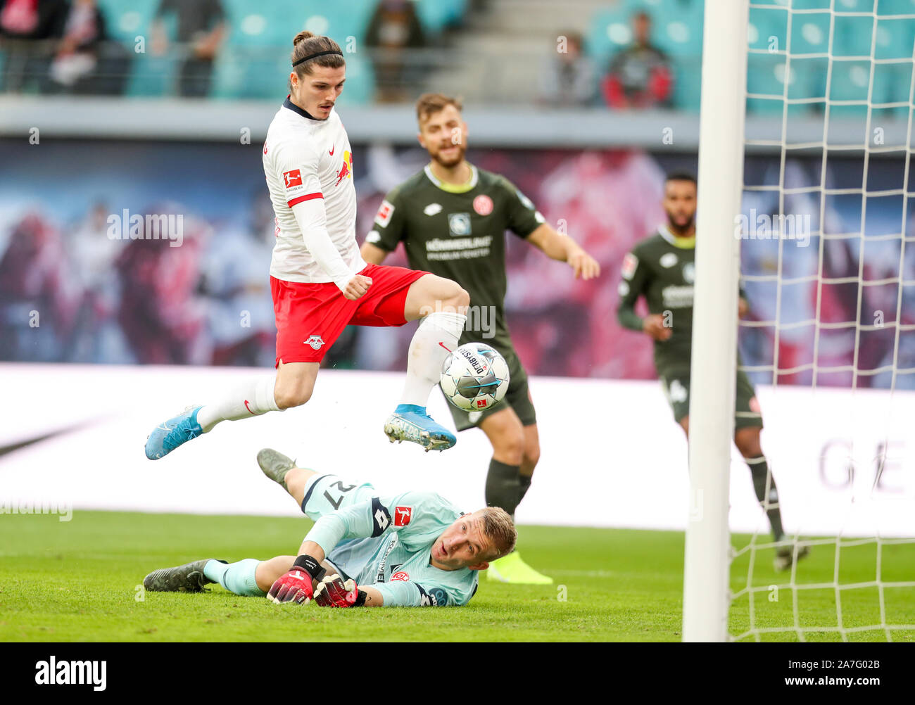Leipzig Germany 02nd Nov 19 Soccer Bundesliga 10th Matchday Rb Leipzig Fsv Mainz 05 In The Red Bull Arena Leipzig Leipzig S Marcel Sabitzer Top Scores Against Goalkeeper Robin Zentner Of Mainz Leipzig Germany 02nd Nov 19 Soccer Bundesliga 10th Matchday Rb Leipzig Fsv Mainz 05 In The Red Bull Arena Leipzig Leipzig S Marcel Sabitzer Top Scores Against Goalkeeper Robin Zentner Of Mainz