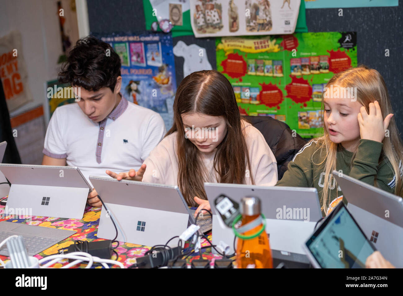 Brentwood, Essex, UK. 2nd Nov, 2019. Half term activities - Children's Microsoft Minecraft build challenge, Chicken and Frog Bookshop, Brentwood Credit: Ian Davidson/Alamy Live News Stock Photo