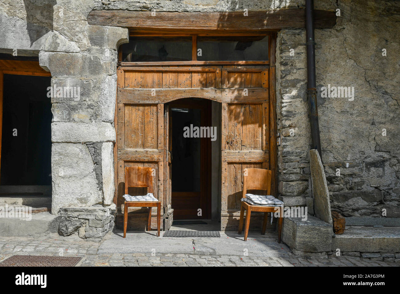Exterior of an old stone house in the Alpine village of Chianale, one of the Most Beautiful Villages of Italy, Varaita Valley, Cuneo, Piedmont, Italy Stock Photo